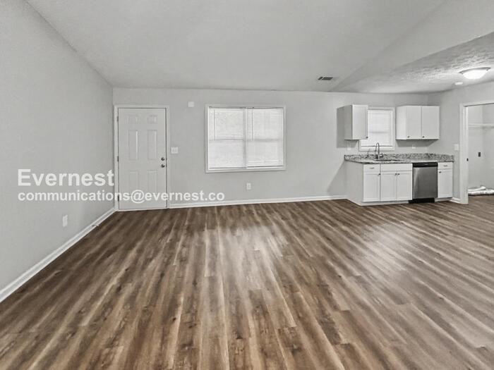 505 Chestnut Ln - Photo 3 of 17