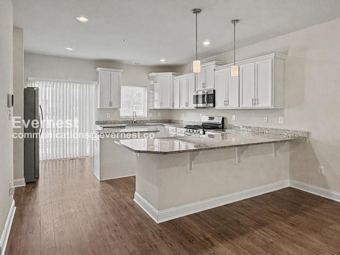 2515 Hyacinth Ln - Photo 2 of 30