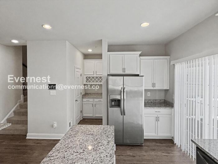 2515 Hyacinth Ln - Photo 3 of 30