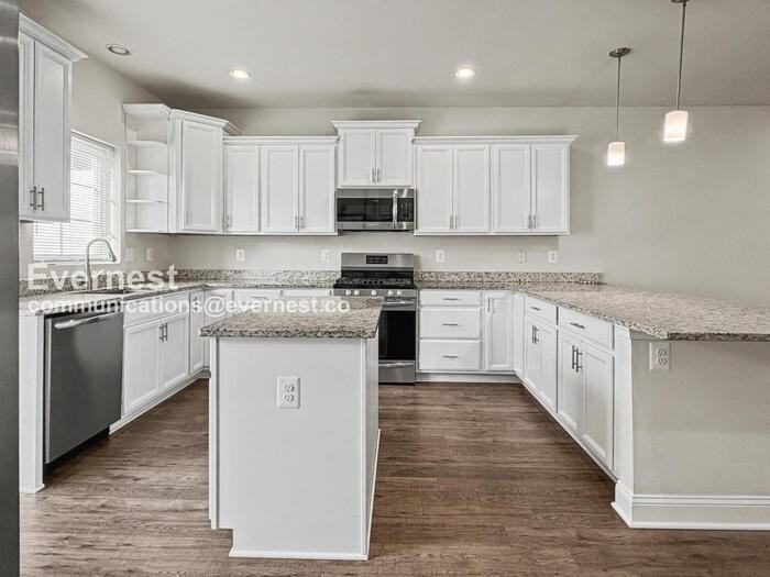 2515 Hyacinth Ln - Photo 4 of 30