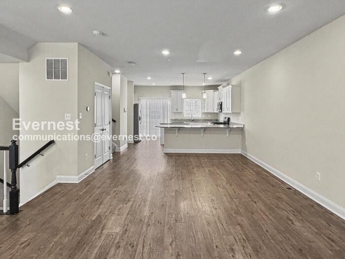 2515 Hyacinth Ln - Photo 5 of 30