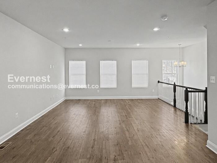 2515 Hyacinth Ln - Photo 6 of 30