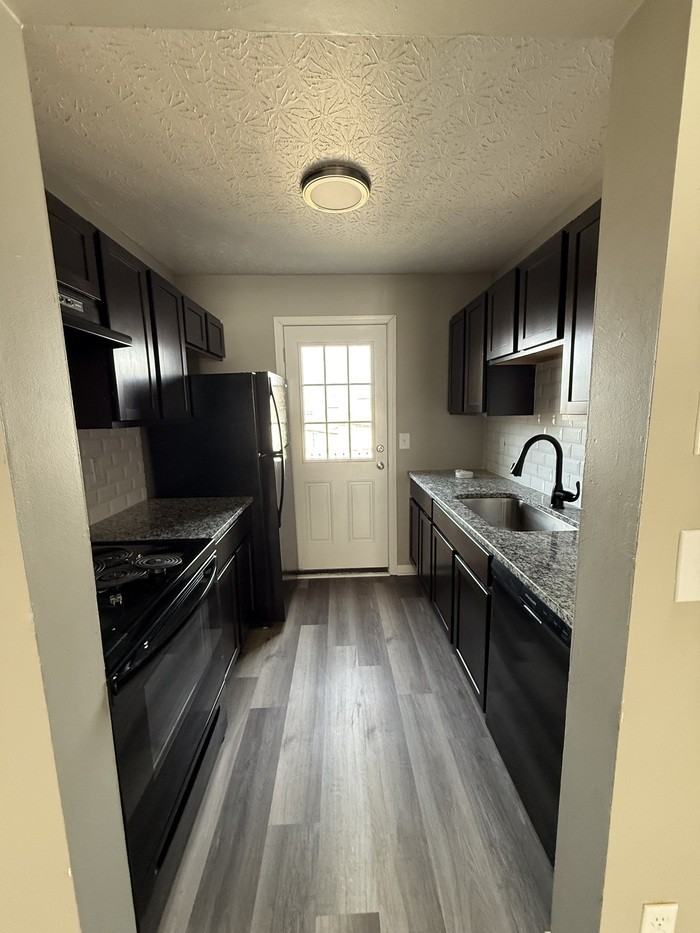 2614 Crisnic Ct #2614 - Photo 7 of 9