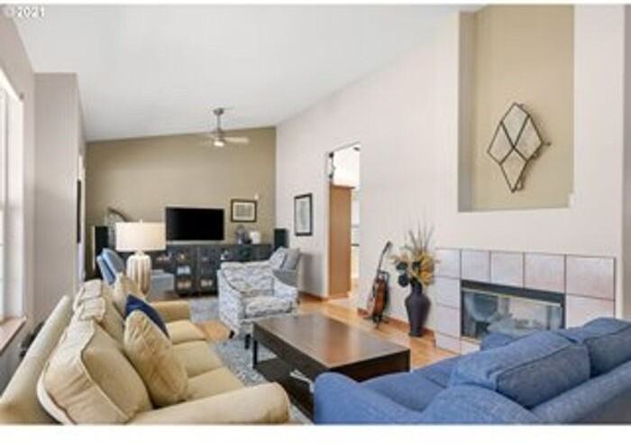 206 Ne Milne Rd - Photo 2 of 26