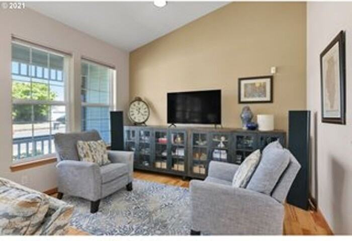 206 Ne Milne Rd - Photo 7 of 26