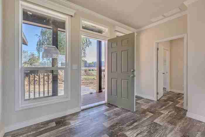 8105 Sw River Rd - Photo 2 of 27