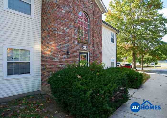 2059 Northdale Lake Dr #B - Photo 3 of 21