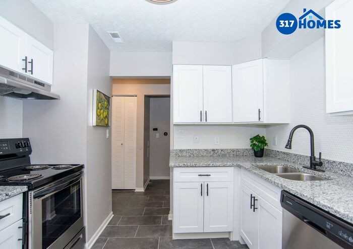 2059 Northdale Lake Dr #B - Photo 4 of 21