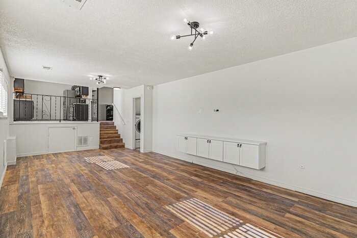 6538 W Kenyon Ave - Photo 4 of 24