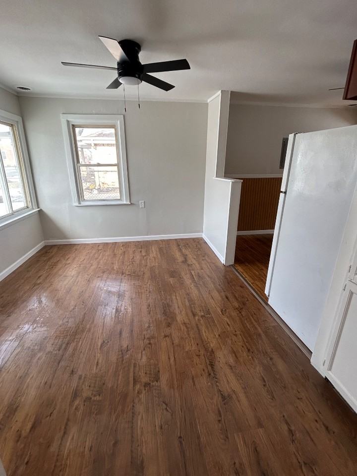 1109 Adams St - Photo 5 of 11