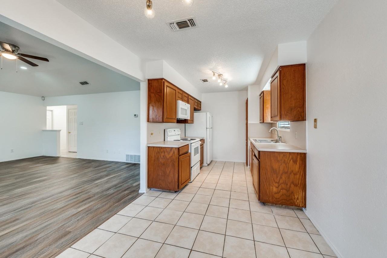 6610 Darcy Ln - Photo 5 of 14