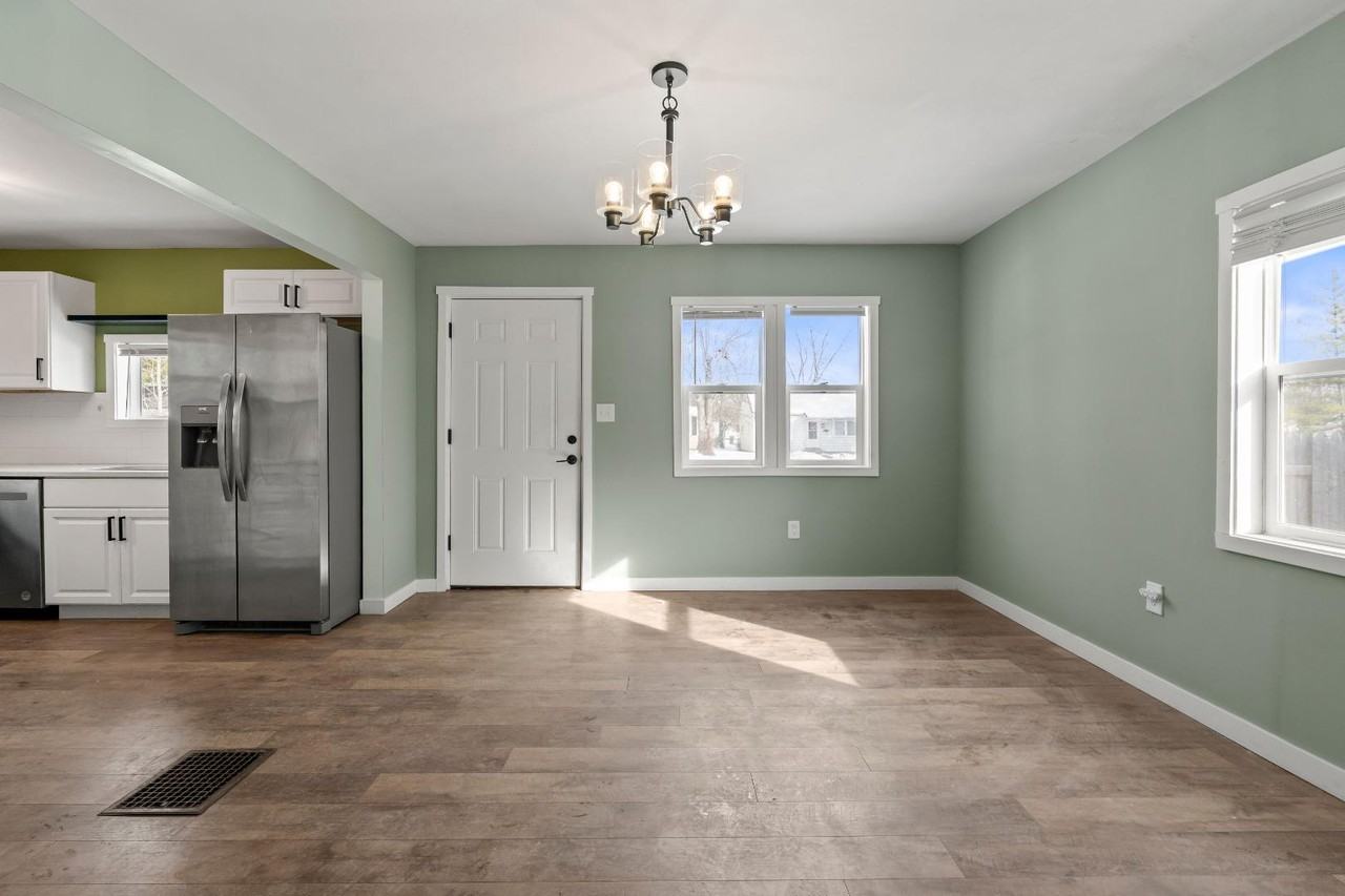 1914 N Euclid Ave - Photo 2 of 11