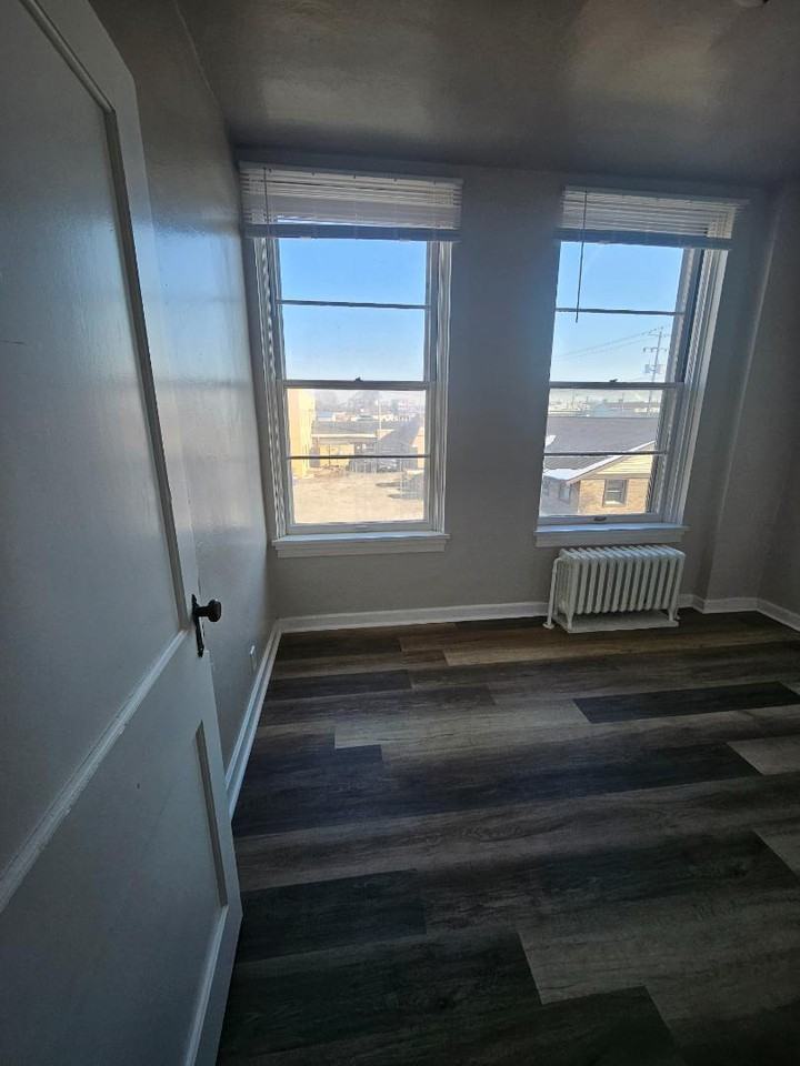 1525 University Ave - Photo 4 of 38