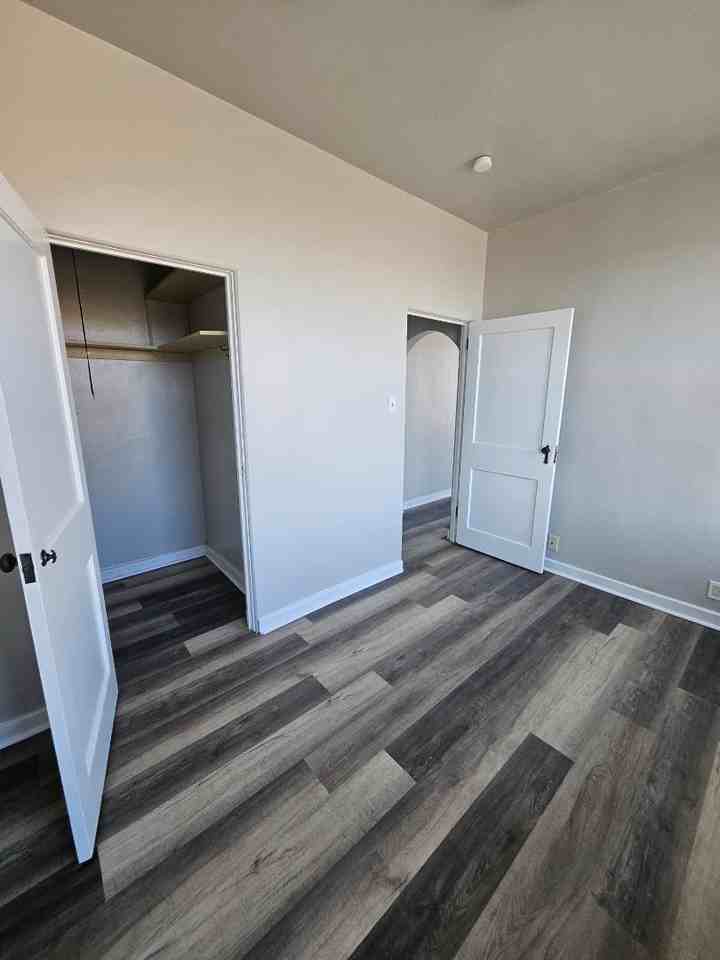 1525 University Ave - Photo 5 of 38