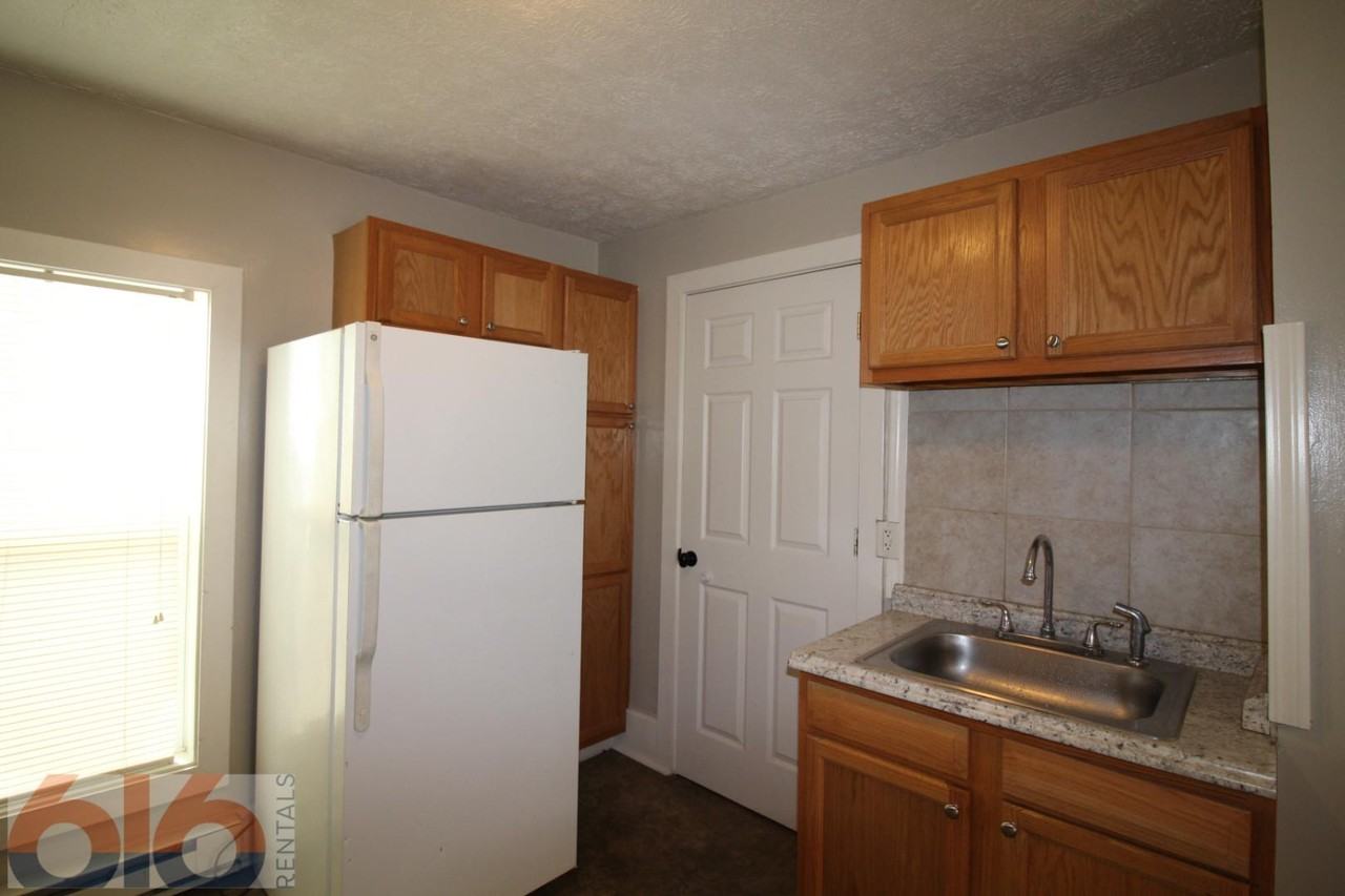 819 Douglas St Nw - Photo 4 of 20