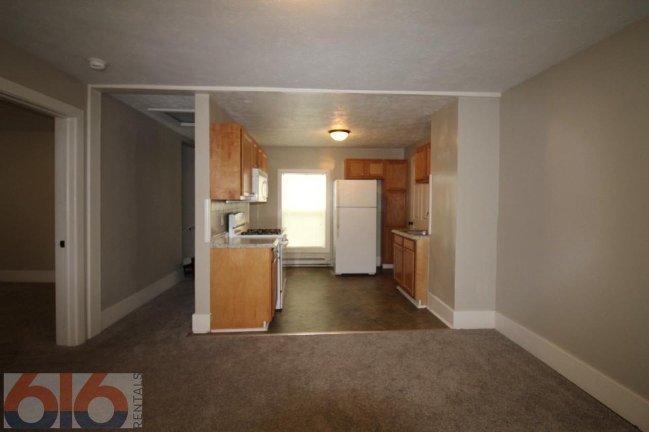 819 Douglas St Nw - Photo 6 of 20