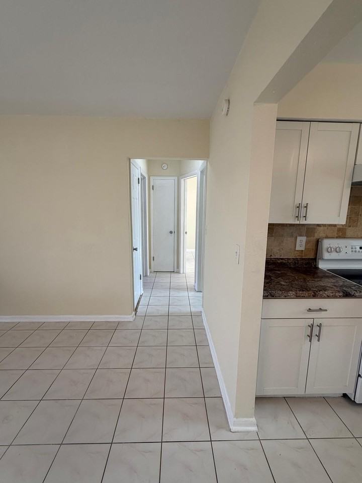 311 N Jupiter Ave - Photo 5 of 16