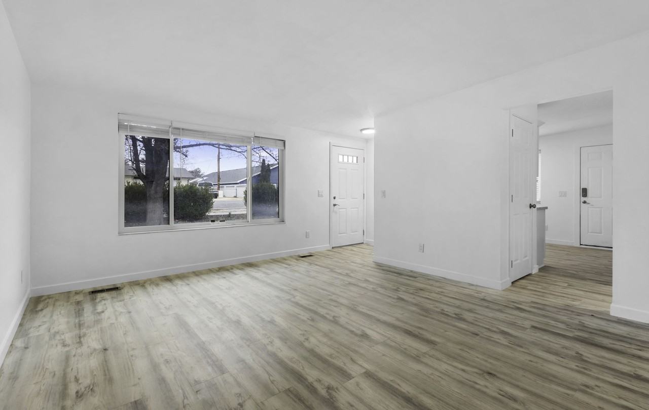 4775 Sw #A - Photo 3 of 26