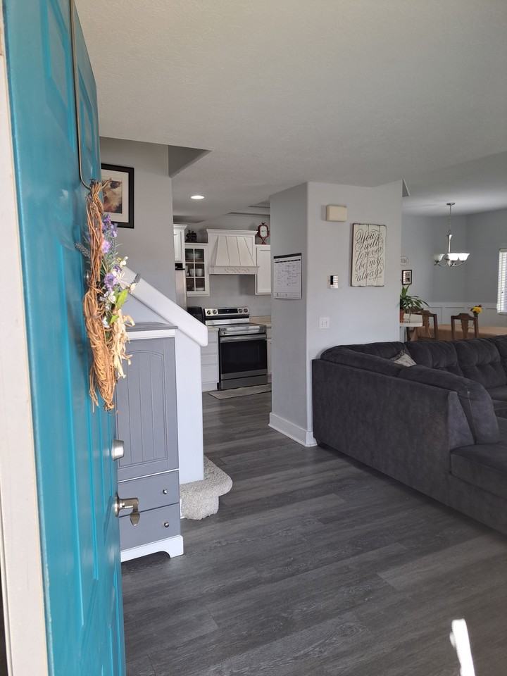 12827 S Stormy Meadow Dr - Photo 2 of 10