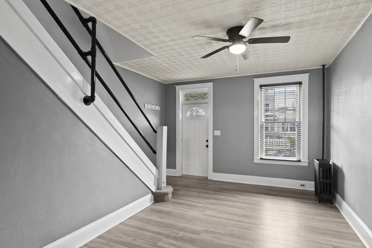 1109 W 40th St #1 - Photo 3 of 32