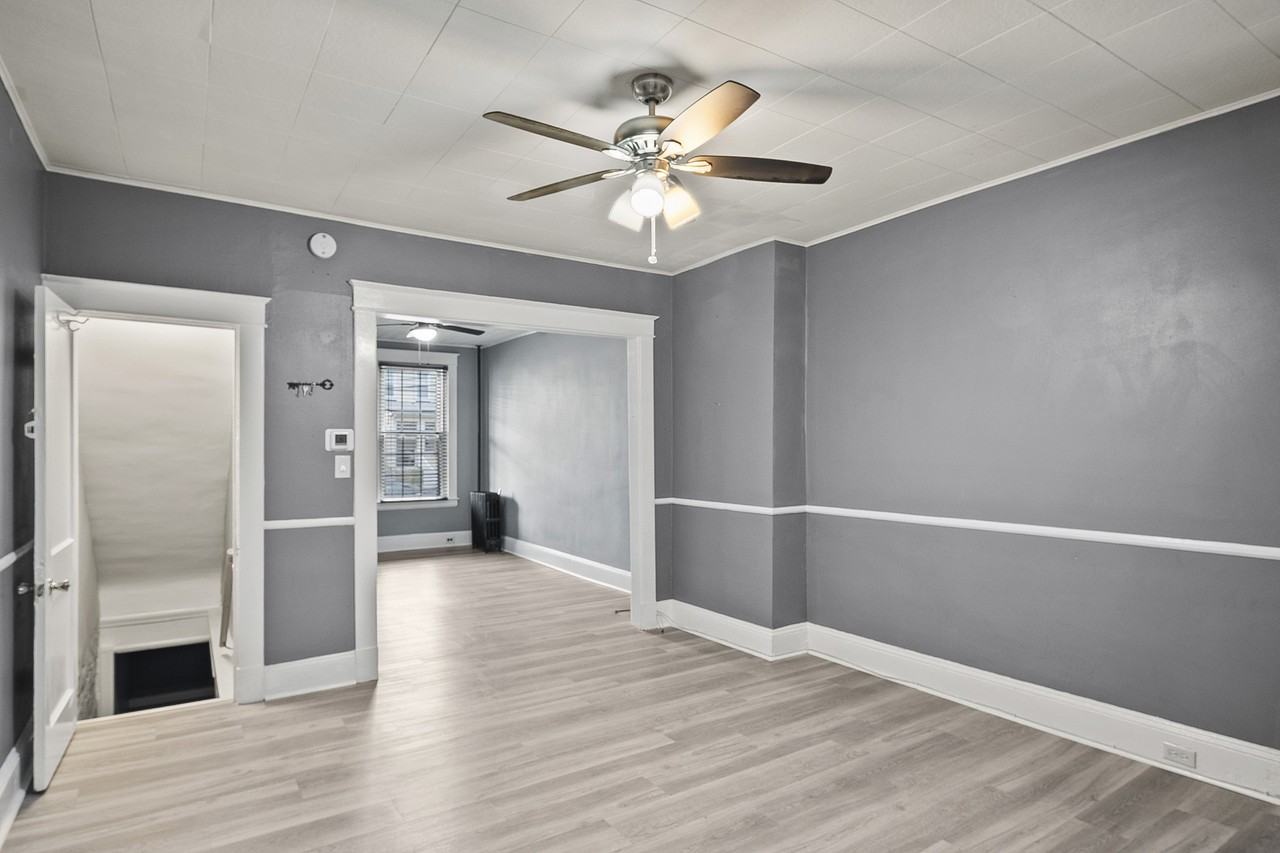 1109 W 40th St #1 - Photo 6 of 32