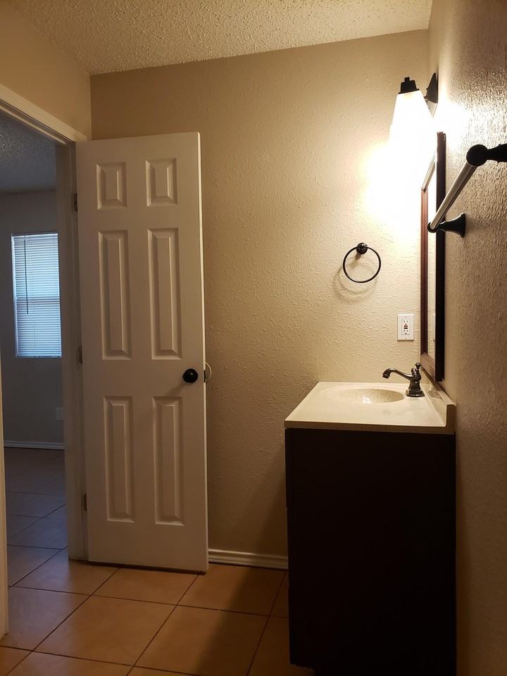 532 N Burk St #A - Photo 3 of 9