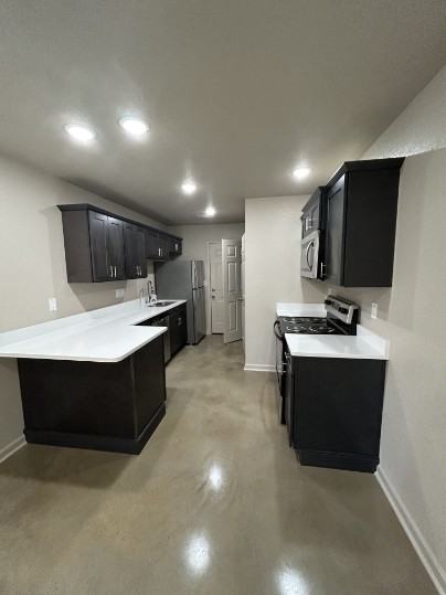 3 Sw Lawrence St #H3 - Photo 5 of 9