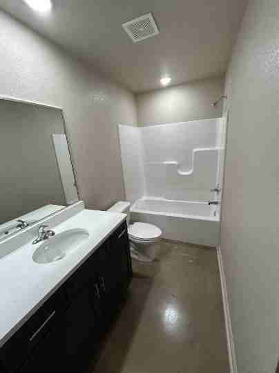 3 Sw Lawrence St #H3 - Photo 6 of 9