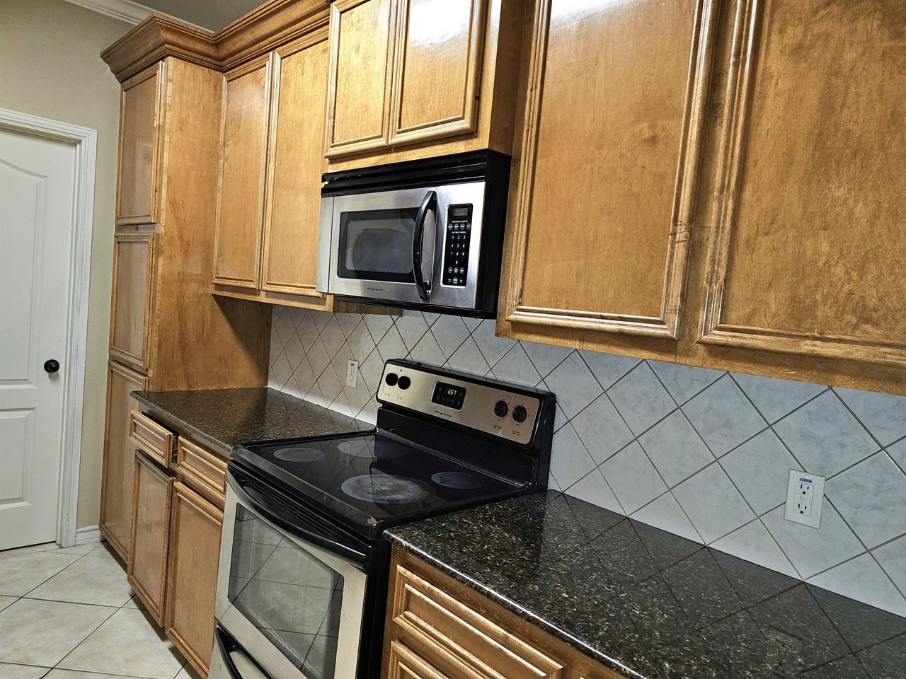 6214 Manresa St #1 - Photo 4 of 35