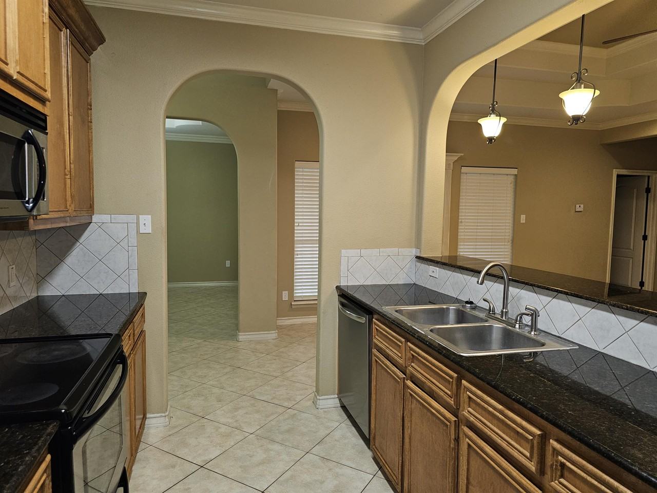 6214 Manresa St #1 - Photo 5 of 35