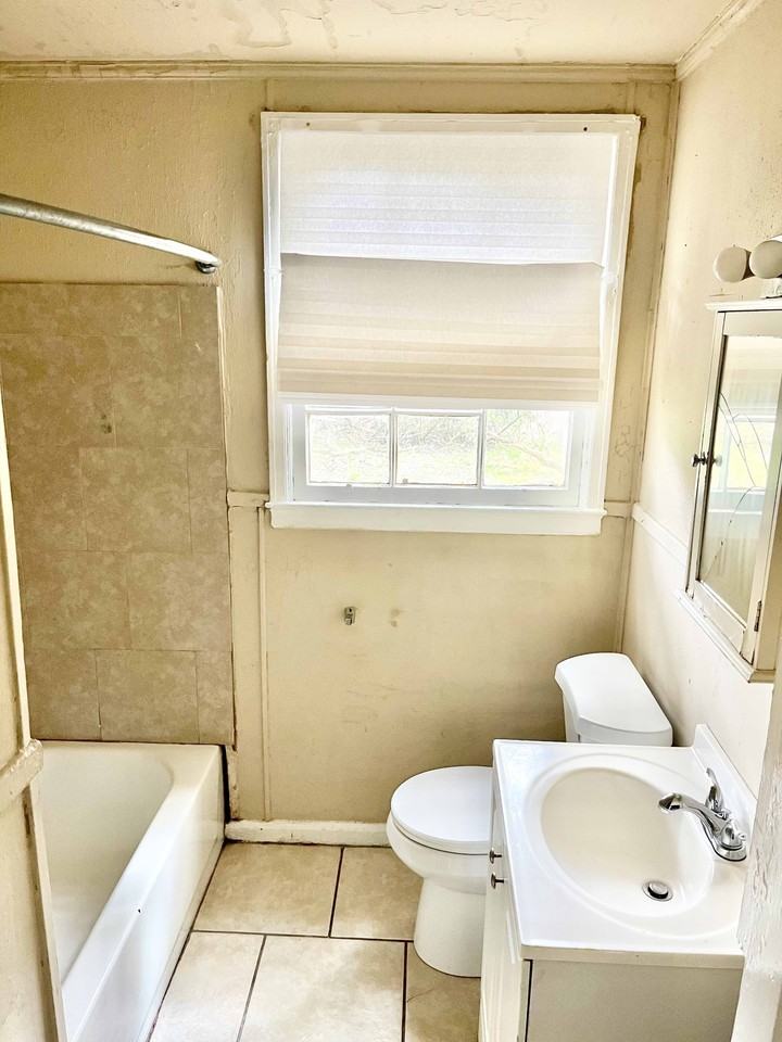 3322 Greenwell St #1 - Photo 3 of 6