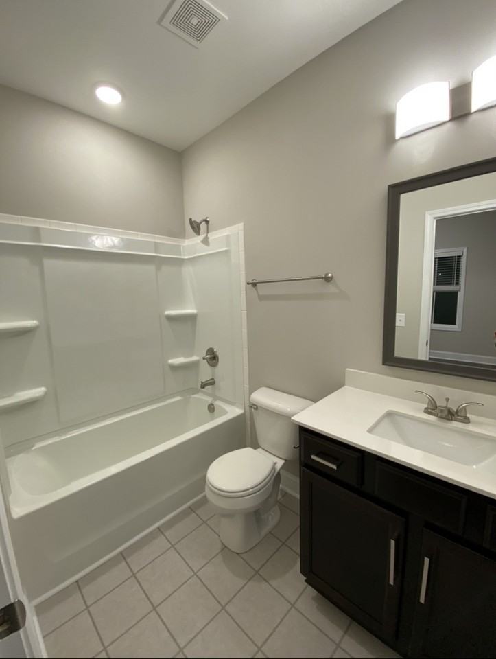 1040 Glenkirk Dr #H - Photo 5 of 11