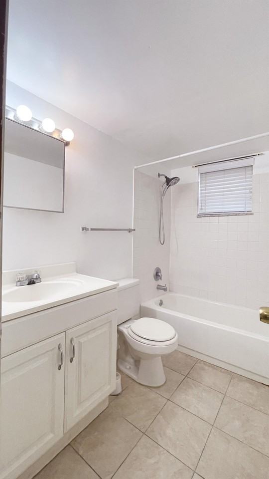 1041 Se Monterey Rd #B5 - Photo 2 of 13