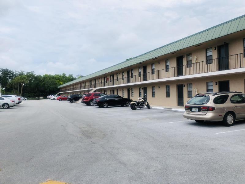 1041 Se Monterey Rd #B5 - Photo 3 of 13