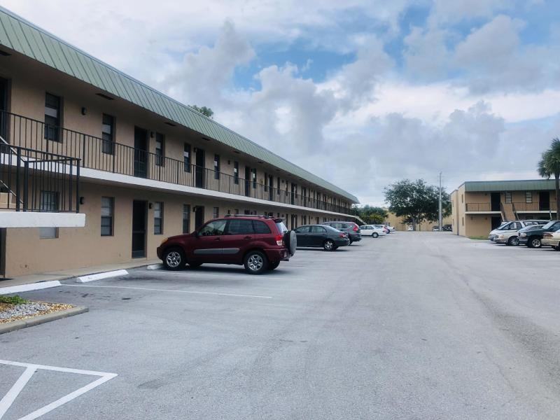 1041 Se Monterey Rd #B5 - Photo 4 of 13