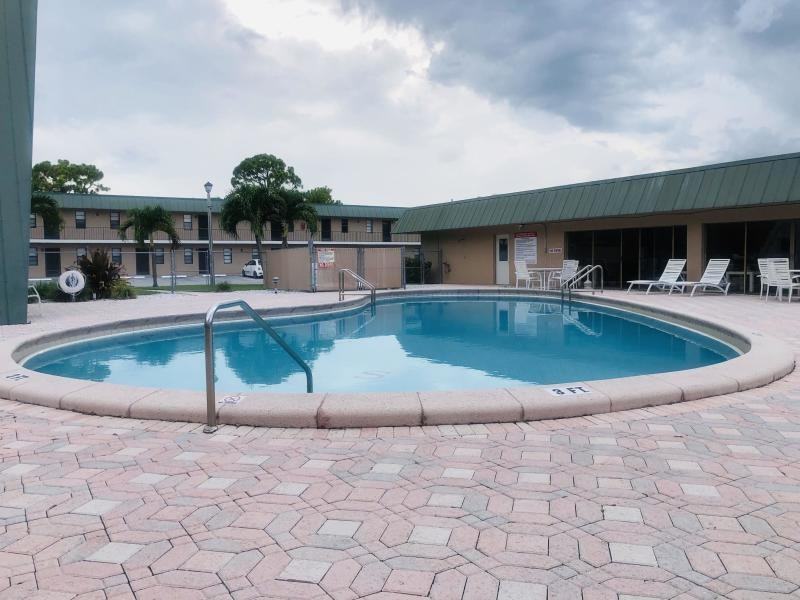 1041 Se Monterey Rd #B5 - Photo 6 of 13