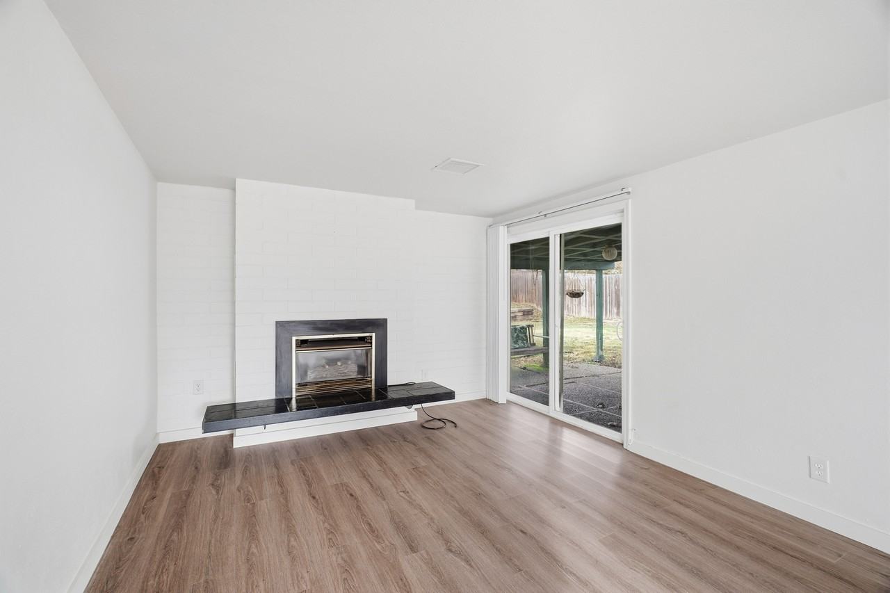 1307 E Thurston Ave #1 - Photo 6 of 25