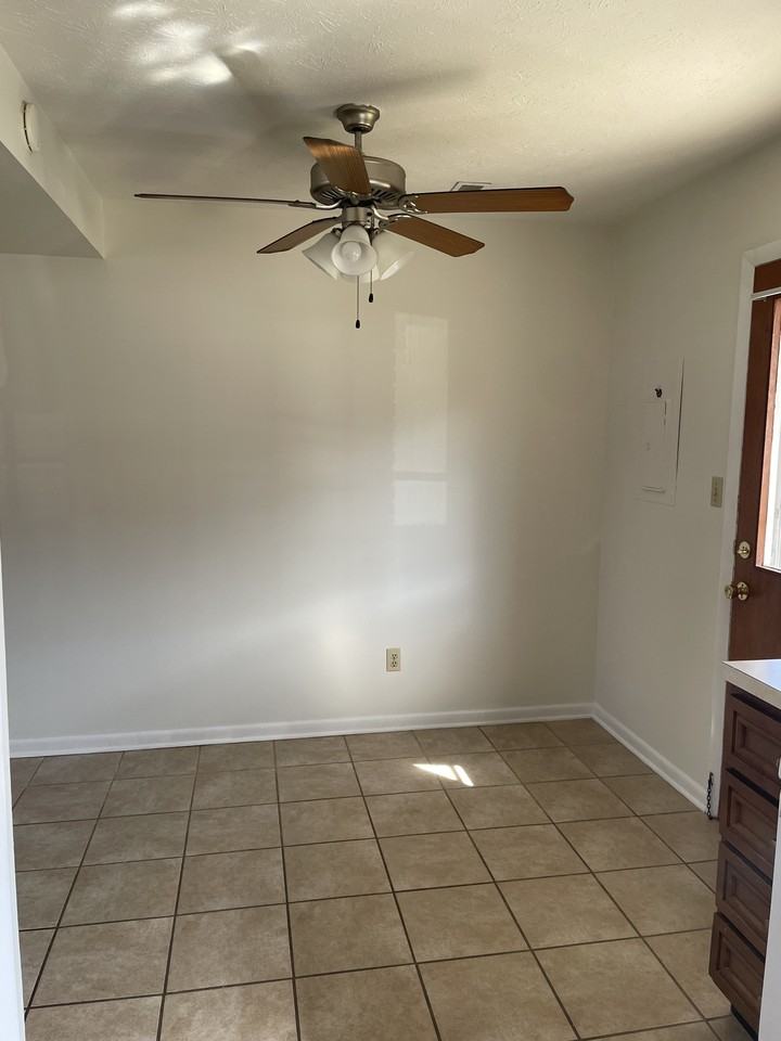 624 Cross Lanes Dr #7 - Photo 2 of 7