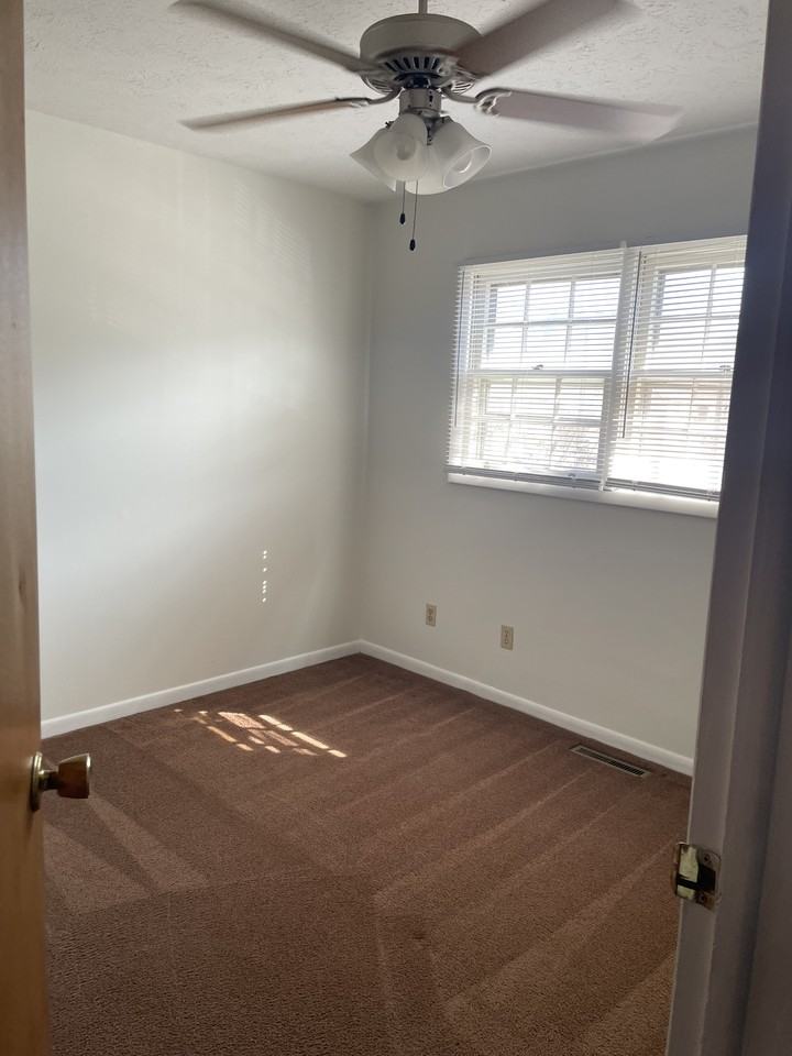 624 Cross Lanes Dr #7 - Photo 4 of 7