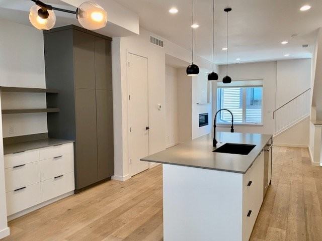 1724 Irving St Unit 3 - Photo 2 of 25