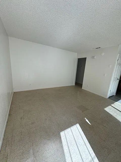 2553 Glen Ave - Photo 4 of 11