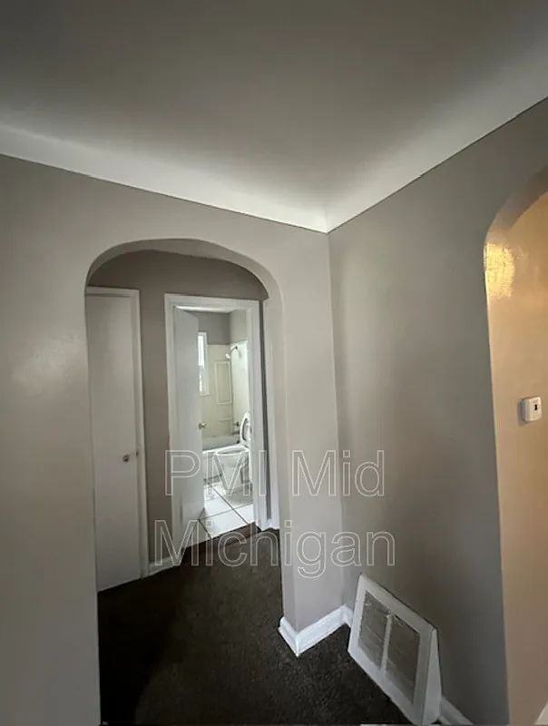 813 Alvord Ave - Photo 6 of 9