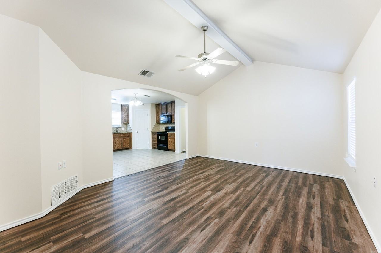 9910 Weatherford Ave - Photo 5 of 35