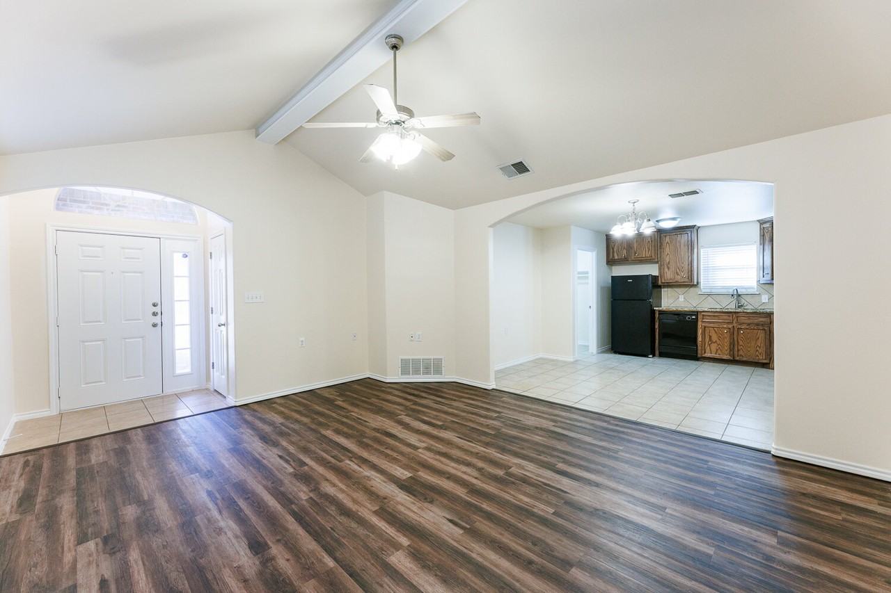 9910 Weatherford Ave - Photo 6 of 35