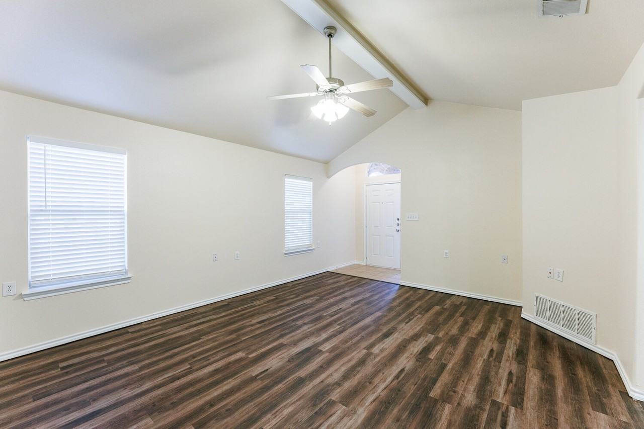 9910 Weatherford Ave - Photo 7 of 35