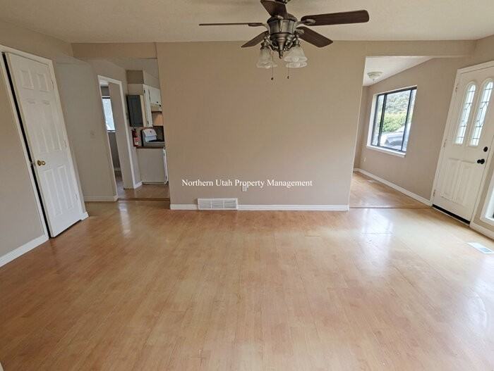 1161 Vitt Dr Frnt - Photo 3 of 14