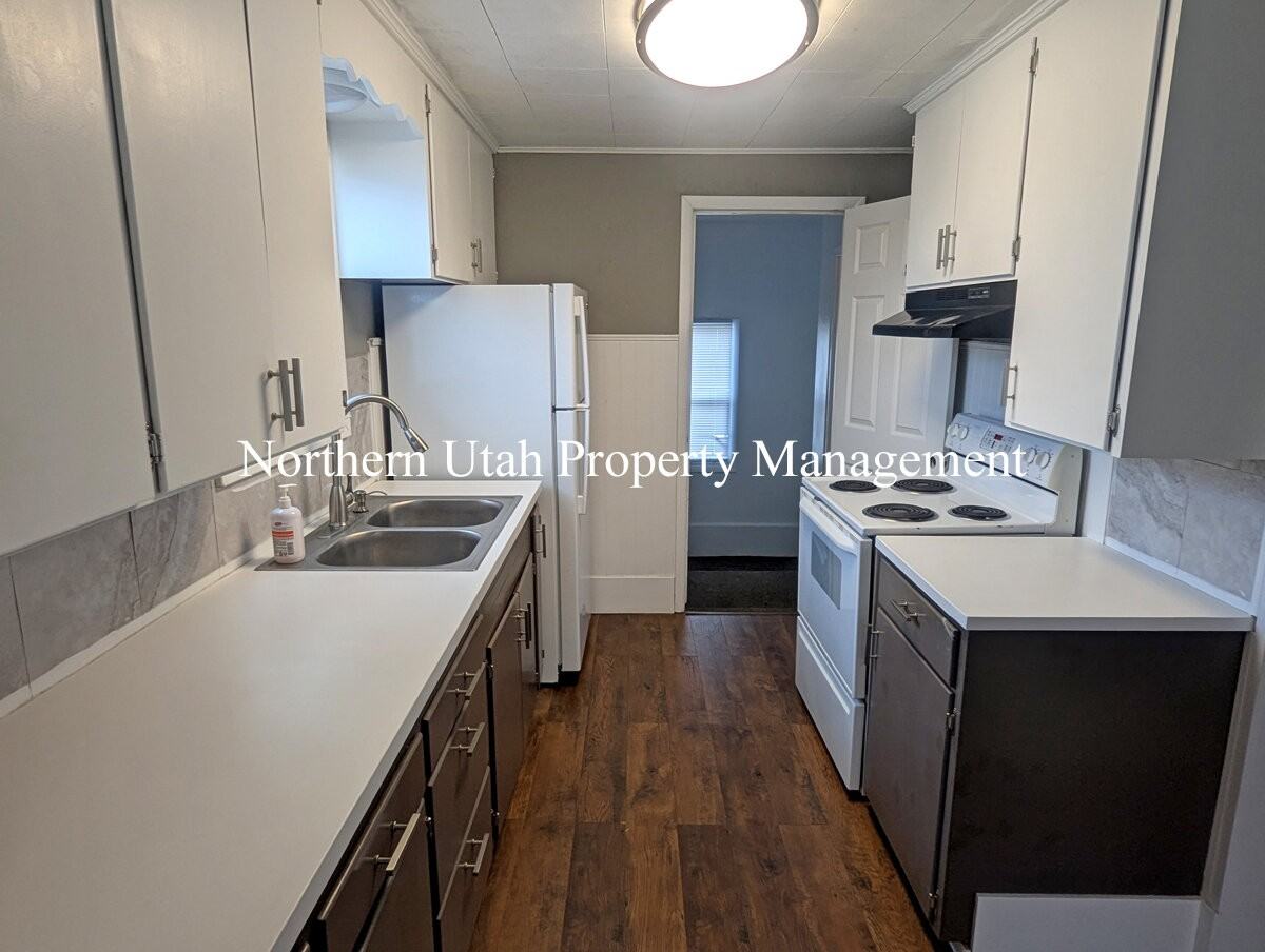 264 36th St - Photo 5 of 18