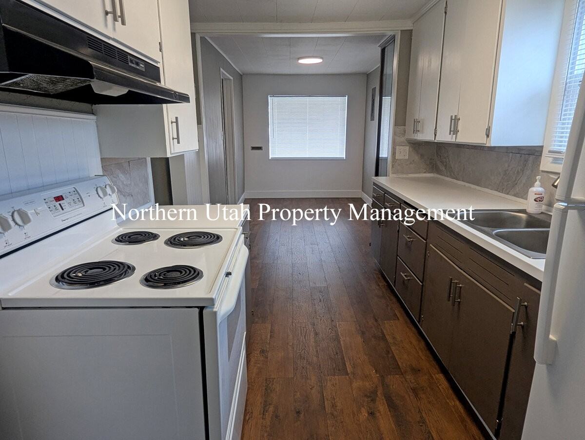 264 36th St - Photo 6 of 18