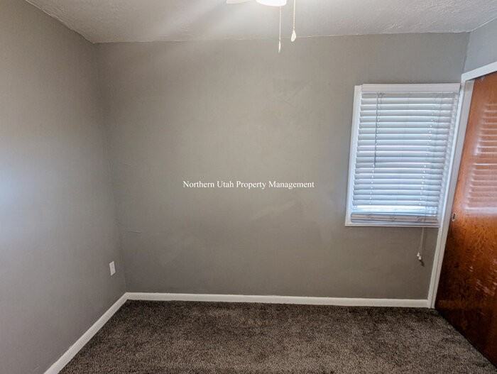 264 36th St - Photo 7 of 18