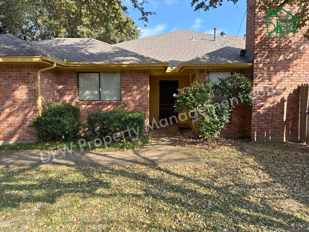 816 Summit Dr - Photo 2 of 40